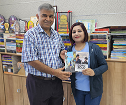 With Vishal Soni, CEO, Vishwakarma Publications ( holding two of her books published by them including her award-winning hand guide on single parenting,  'Going Solo - Raising Happy Kids' now being translated into Marathi by VP).